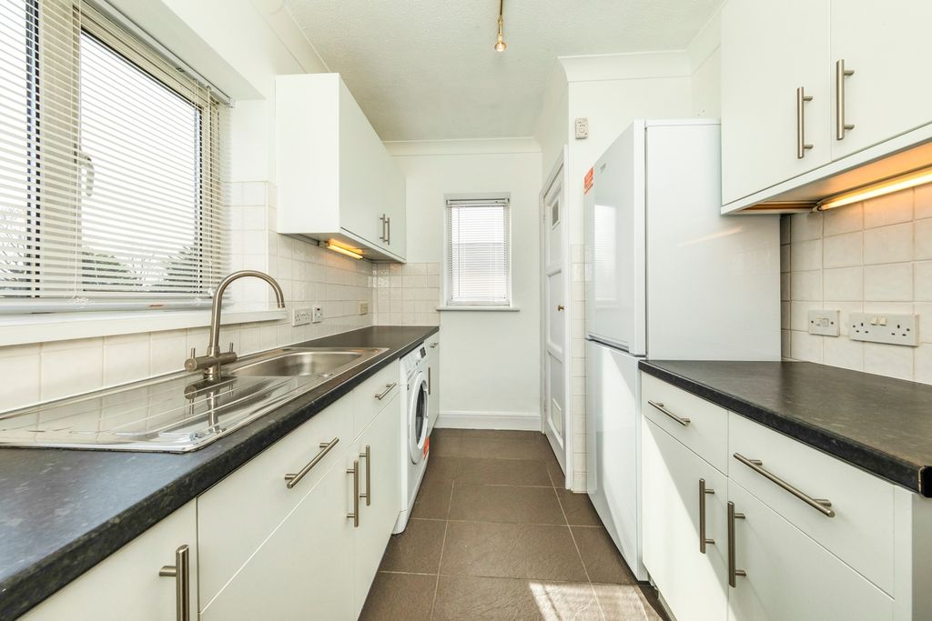 Property photo 2 of 9 Kitchen