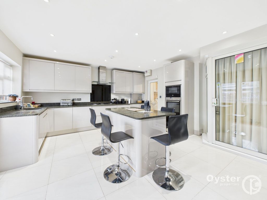 Property photo 3 of 15 Kitchen