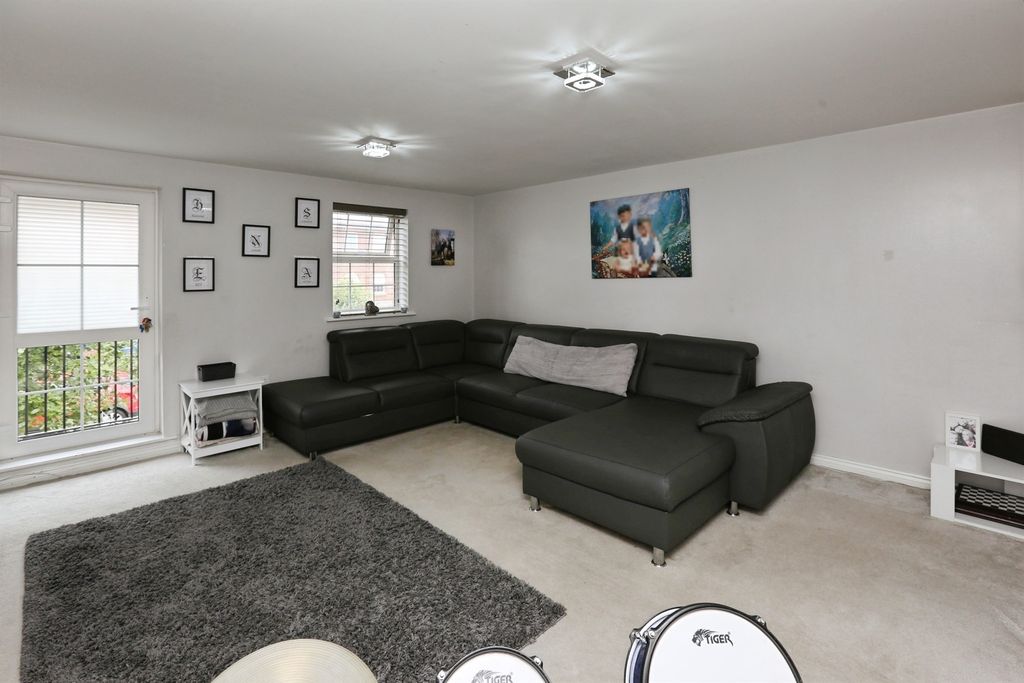 Property photo 3 of 17