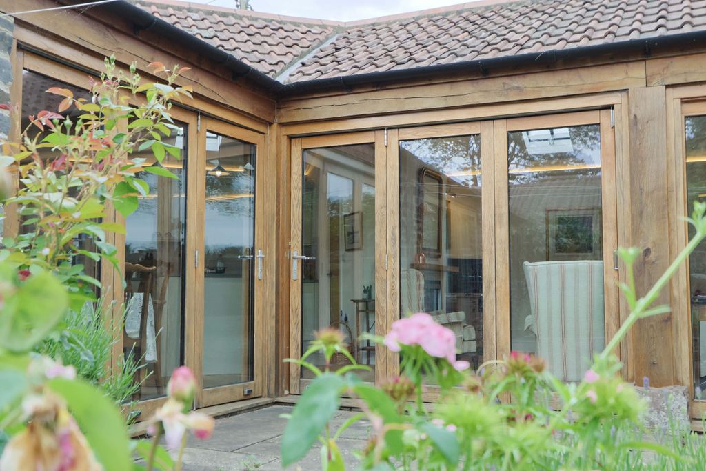 Property photo 3 of 28