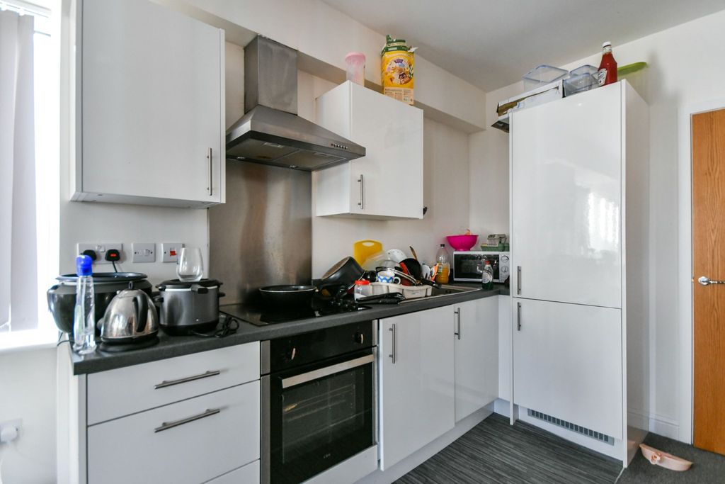 Property photo 2 of 8 Kitchen