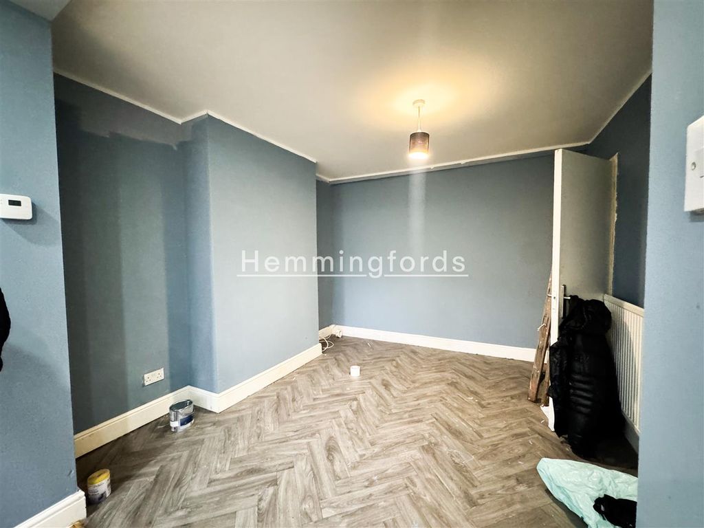 Property photo 2 of 8 Loreen_2-02.Jpg