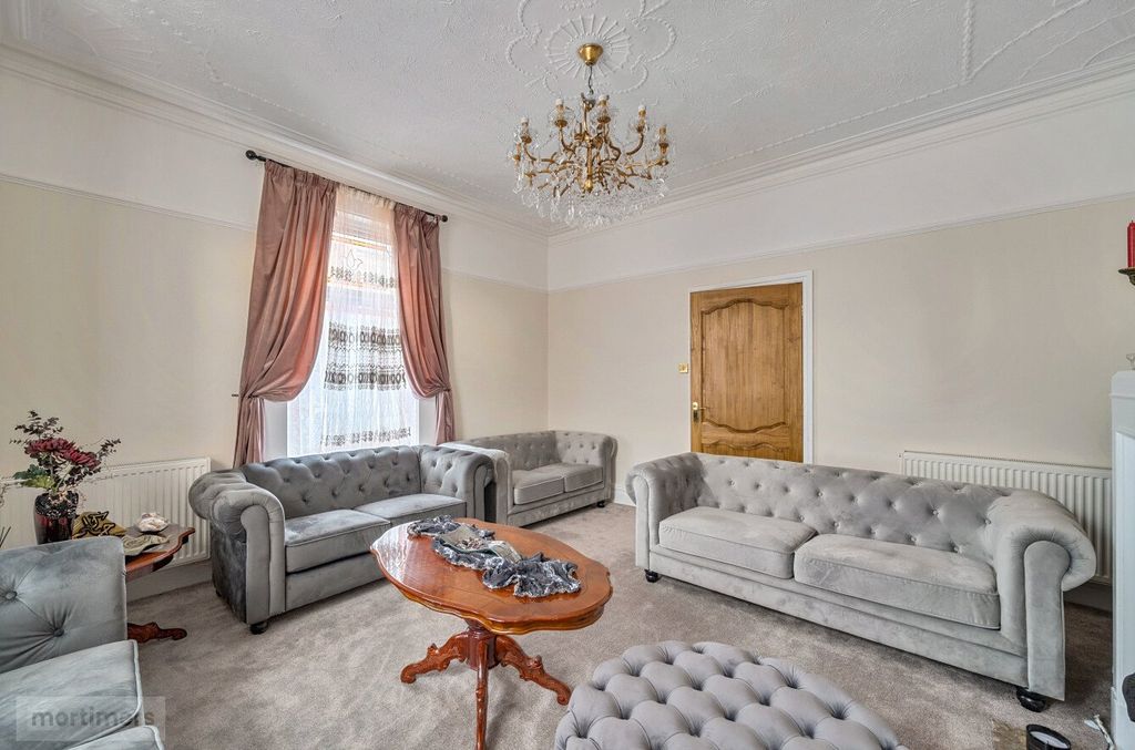 Property photo 3 of 20 Living Room