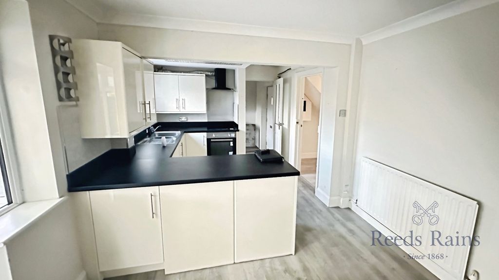 Property photo 3 of 11 Kitchen Diner