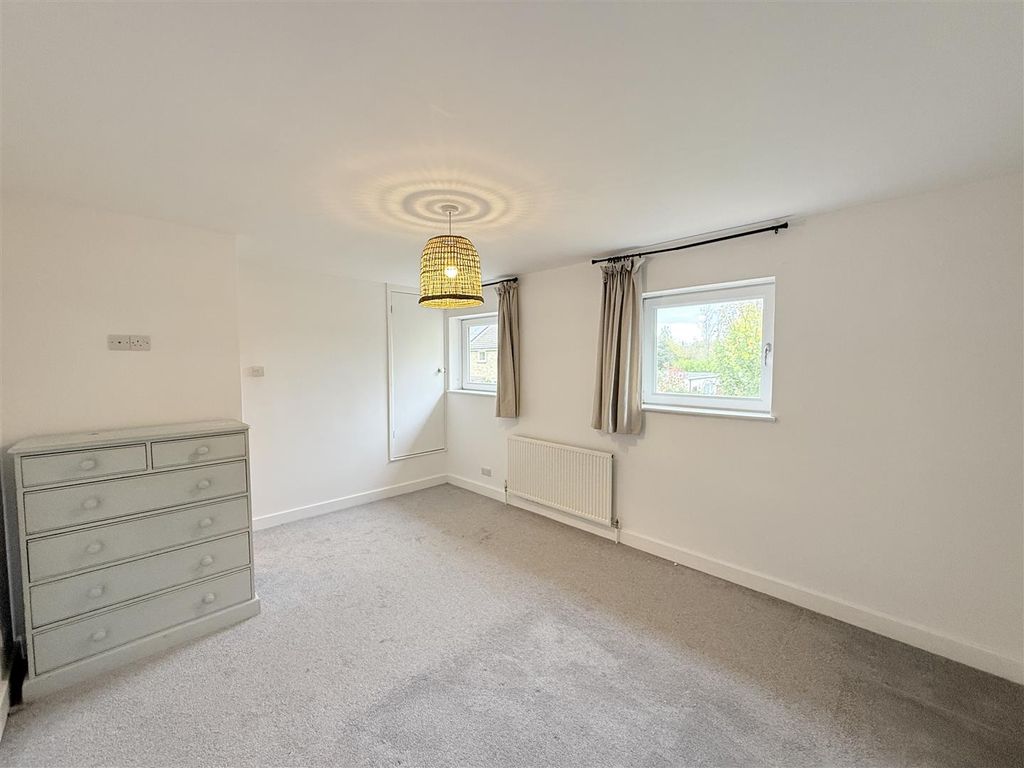 Property photo 2 of 14 Bedroom 1