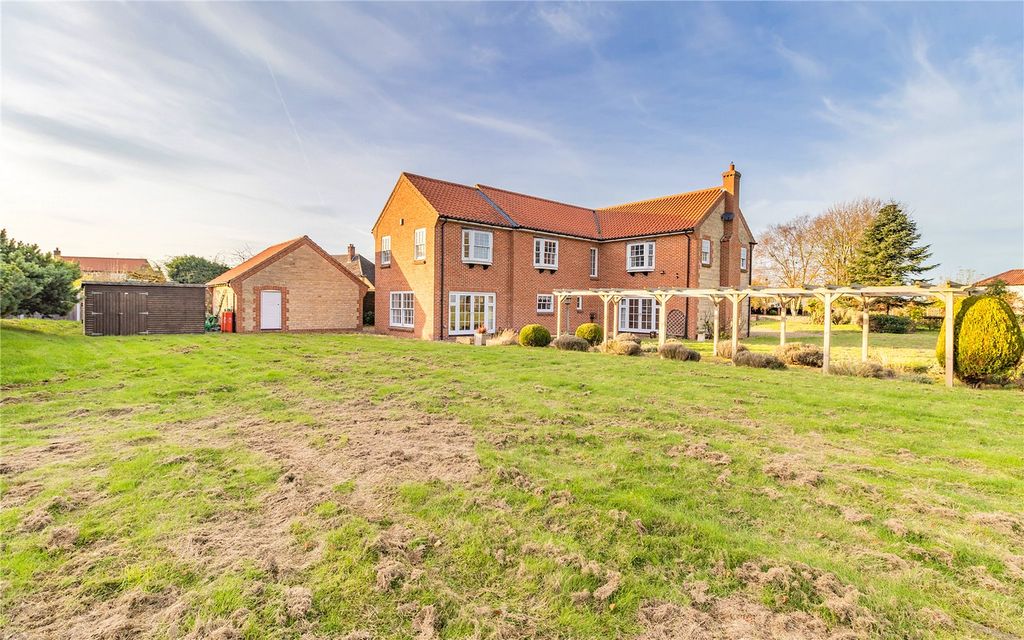 Property photo 2 of 20 Rear View