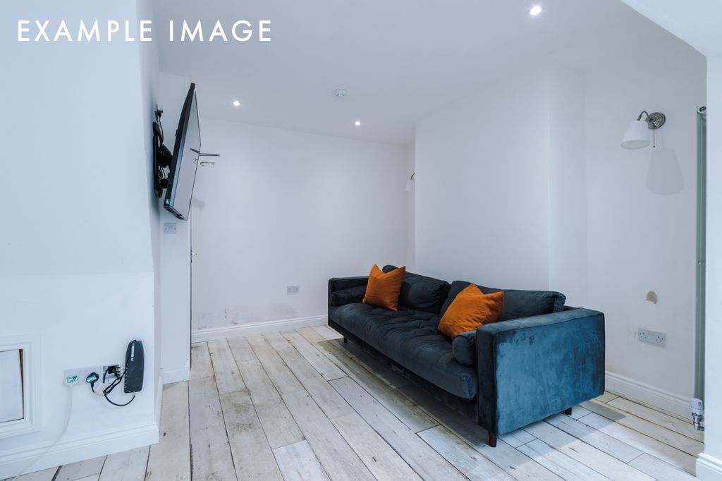 Property photo 3 of 19 21 Gladstone Terrace Living Room Example 3
