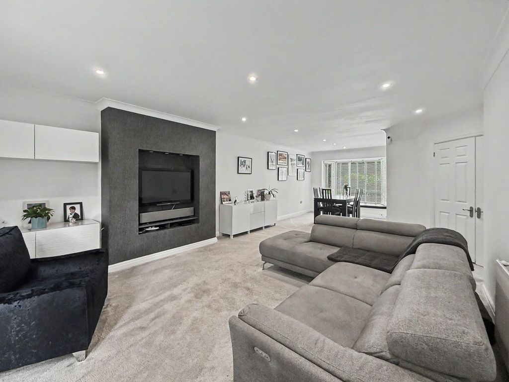 Property photo 3 of 42