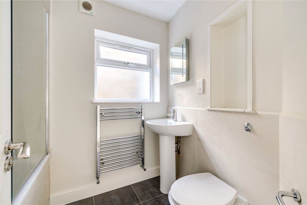 Property photo 3 of 16 Bathroom