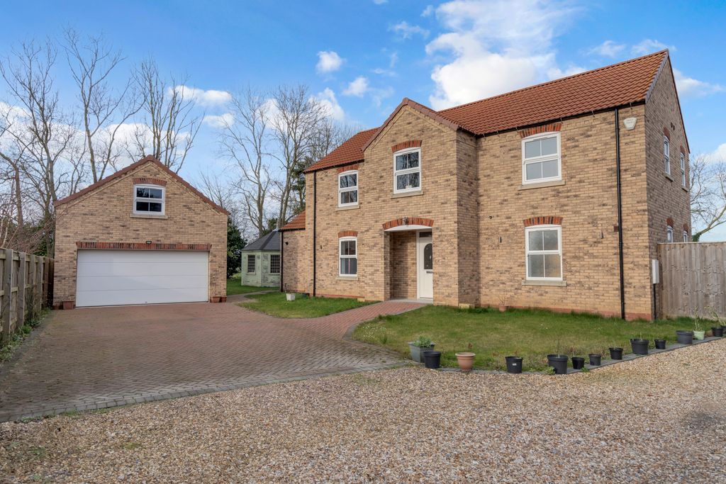 Property photo 1 of 31 Cassbrook (6)