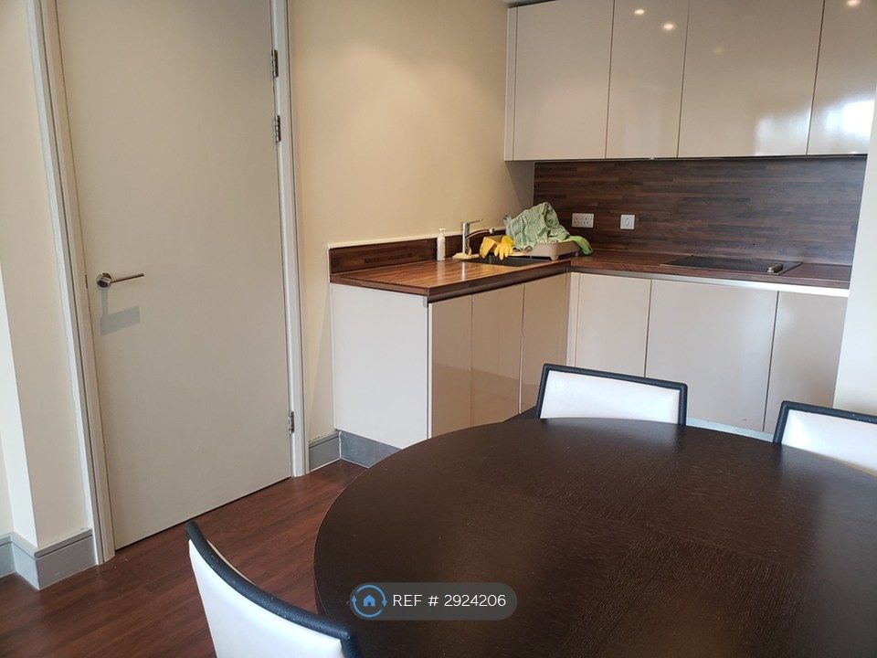 Property photo 2 of 8 Kitchen Lounge