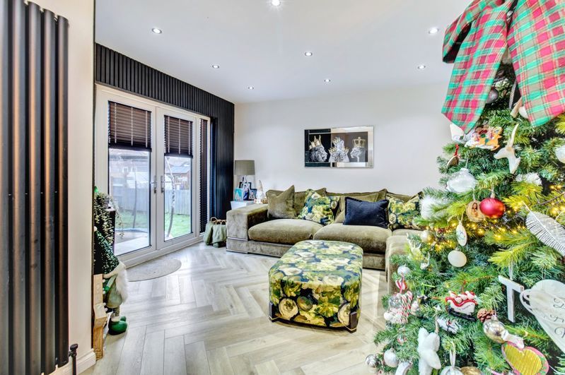 Property photo 2 of 15 Lounge