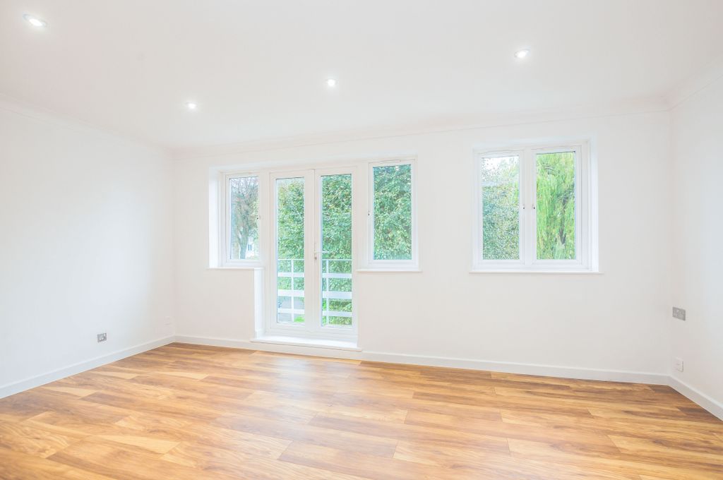 Property photo 3 of 8 4d09F938-556c-41B9-B