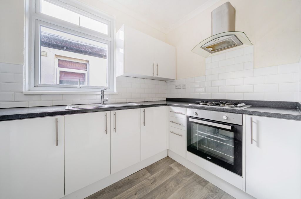 Property photo 2 of 12 1382387-11-691B2c...