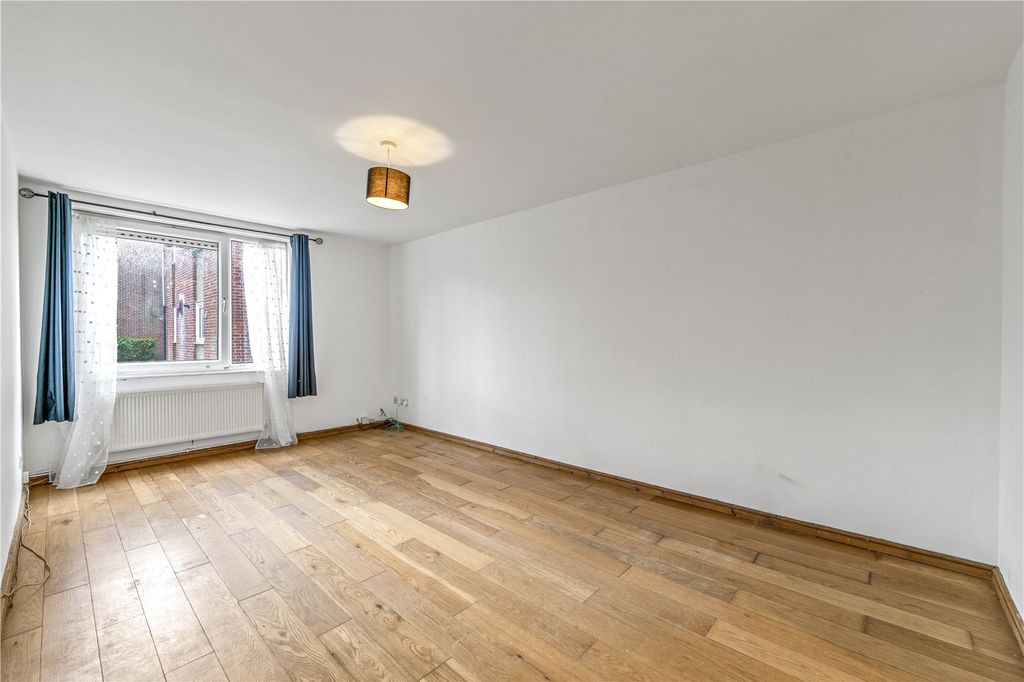 Property photo 2 of 8 Picture No. 18