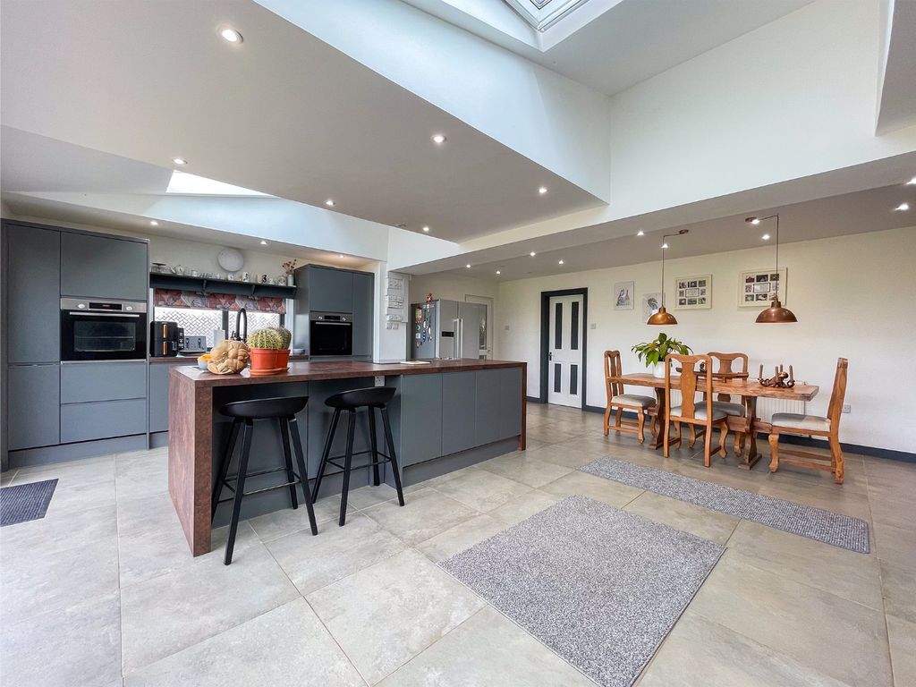 Property photo 2 of 23 4148215