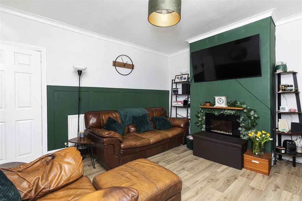 Property photo 3 of 23