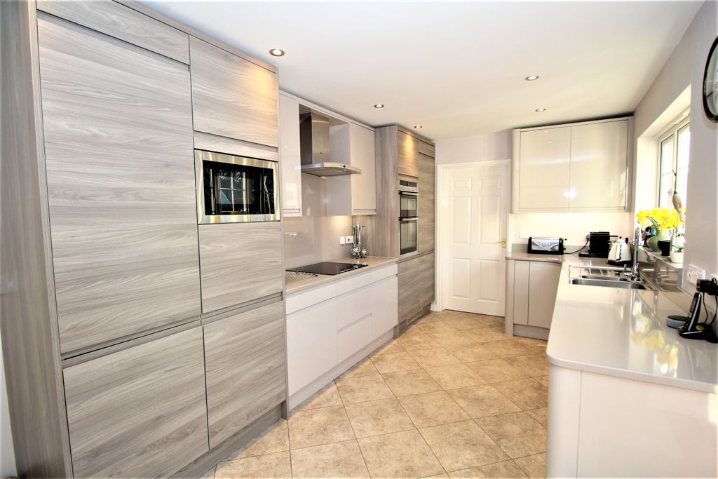 Property photo 2 of 16 Kitchen