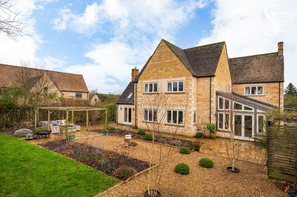 Property photo 2 of 24