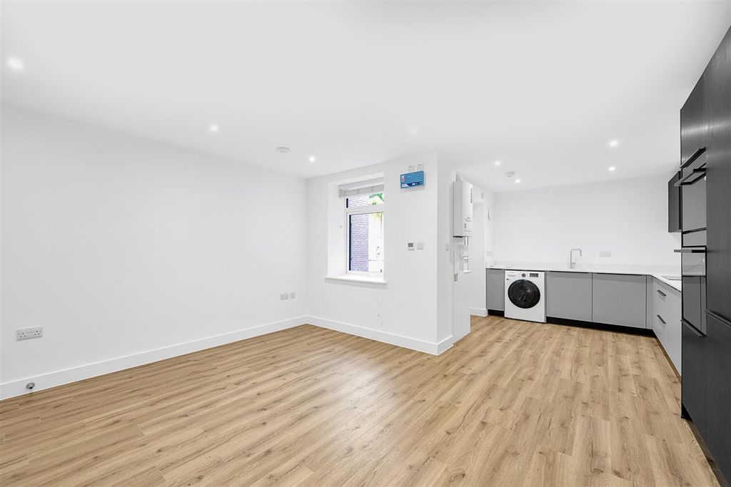 Property photo 2 of 12 1-115-Londonroad-02.Jpg
