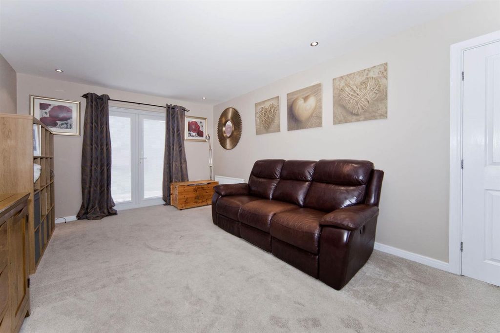 Property photo 3 of 24