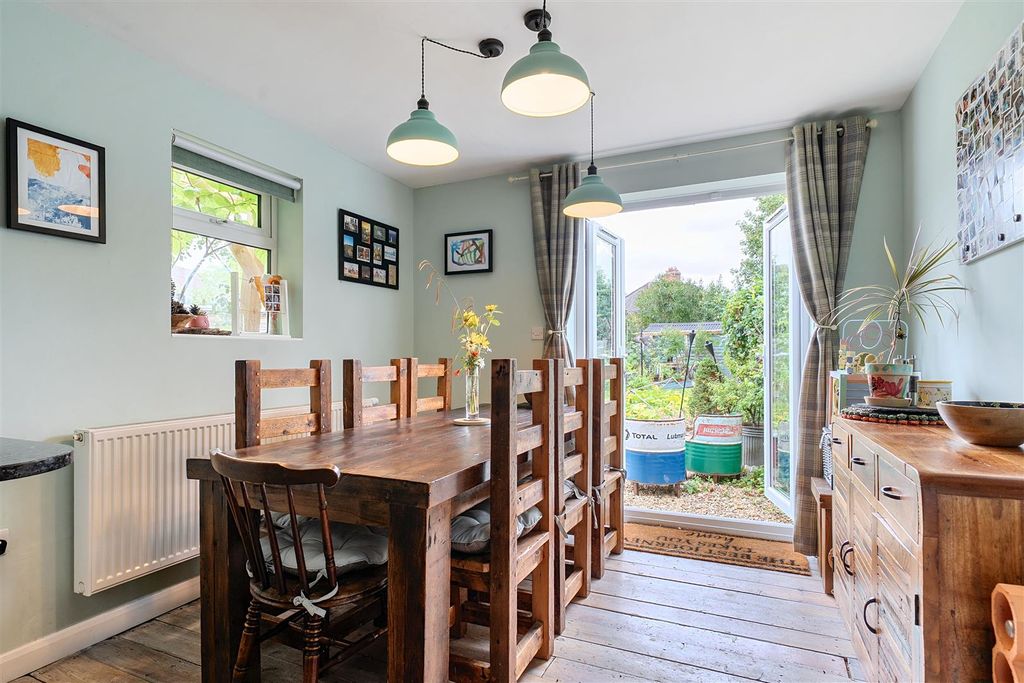 Property photo 3 of 16 1333867-18-689077A2Bbbf8.Jpg