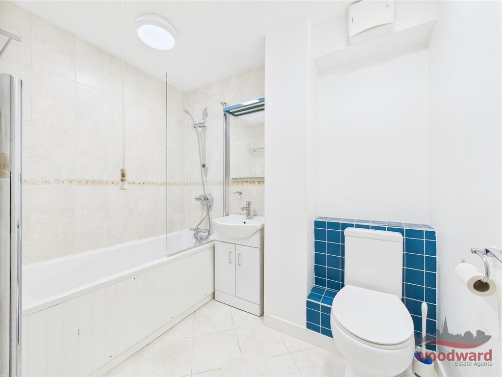 Property photo 3 of 12 Cam01320G0-Pr0325-Still006.Jpg