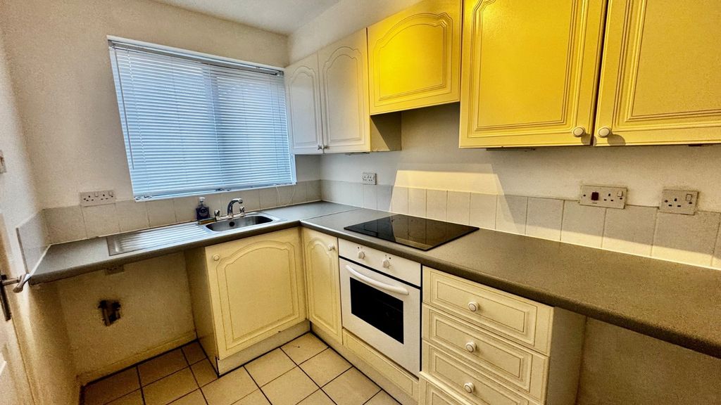 Property photo 2 of 8 Picture No. 23