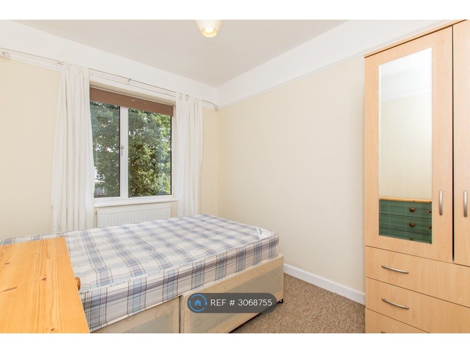 Property photo 2 of 8 Available Bedroom