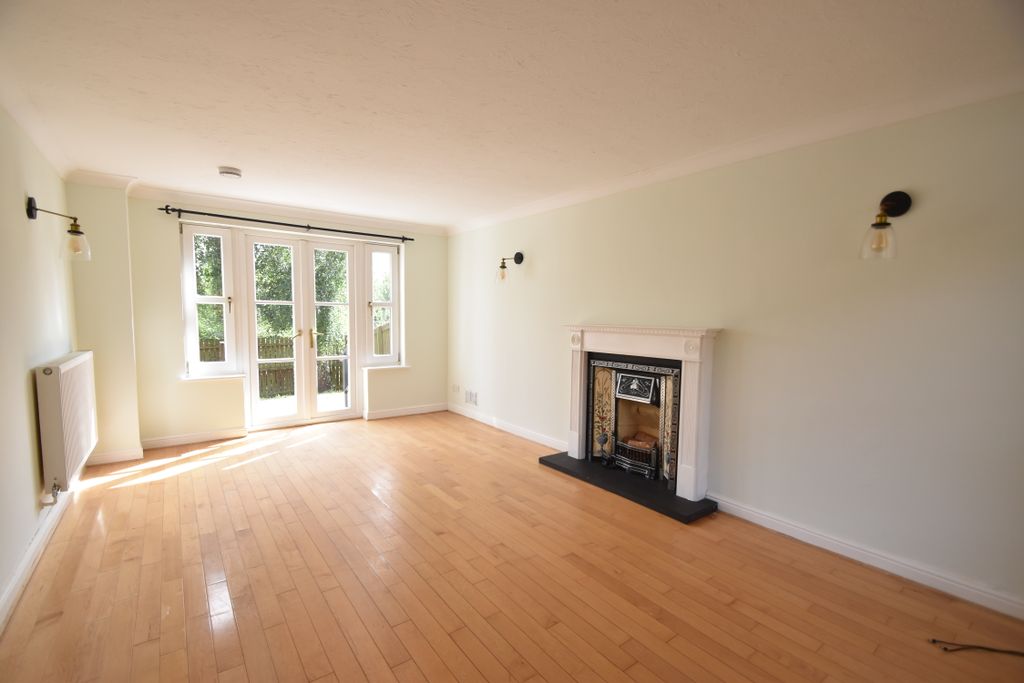 Property photo 2 of 32