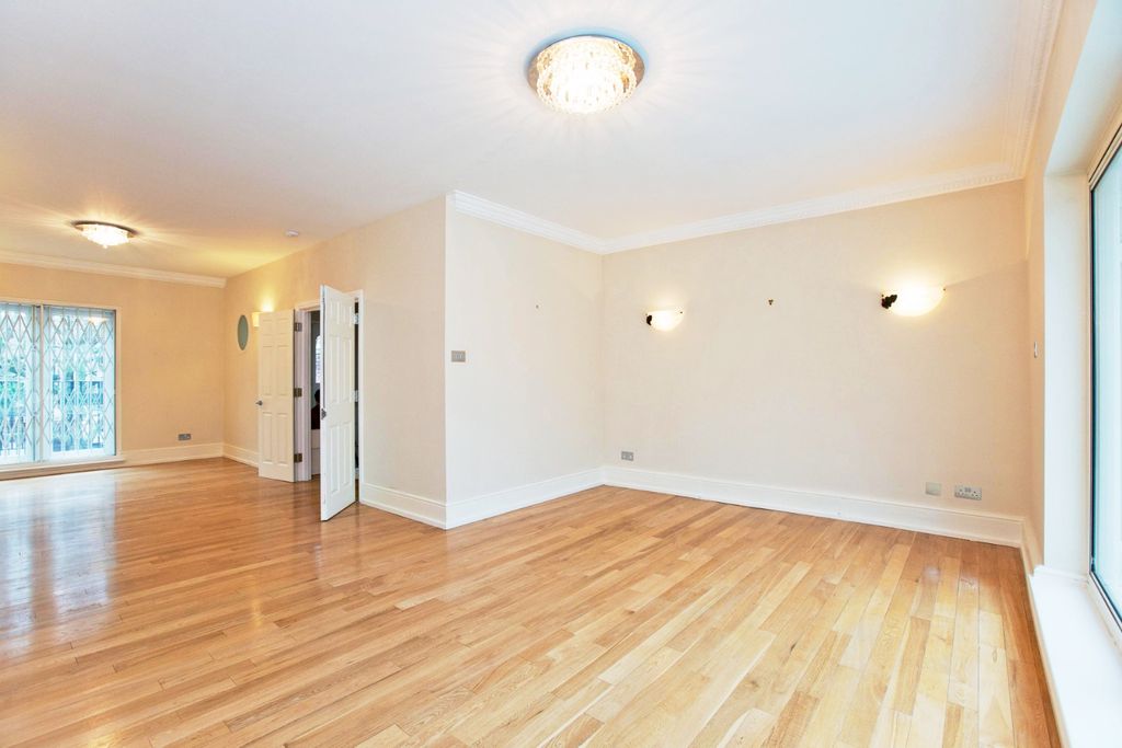 Property photo 2 of 10 5030091