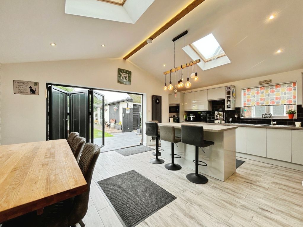 Property photo 1 of 33 4357601