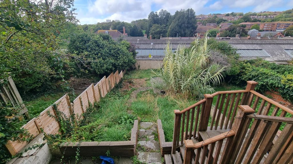 Property photo 2 of 6