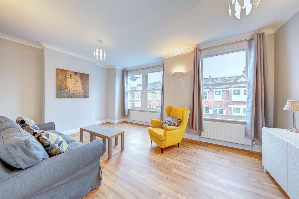 Property photo 3 of 12 121A_Penwith_Road_Image10_12426_4.Jpg