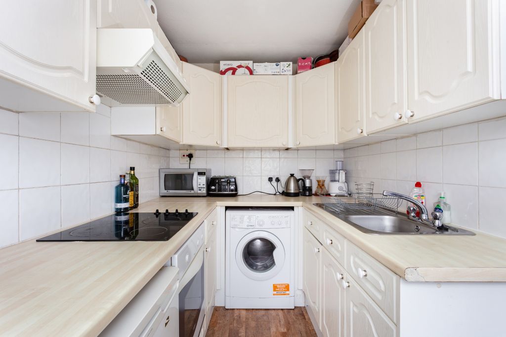 Property photo 3 of 7 Kitchen