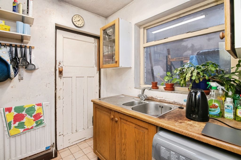 Property photo 3 of 20