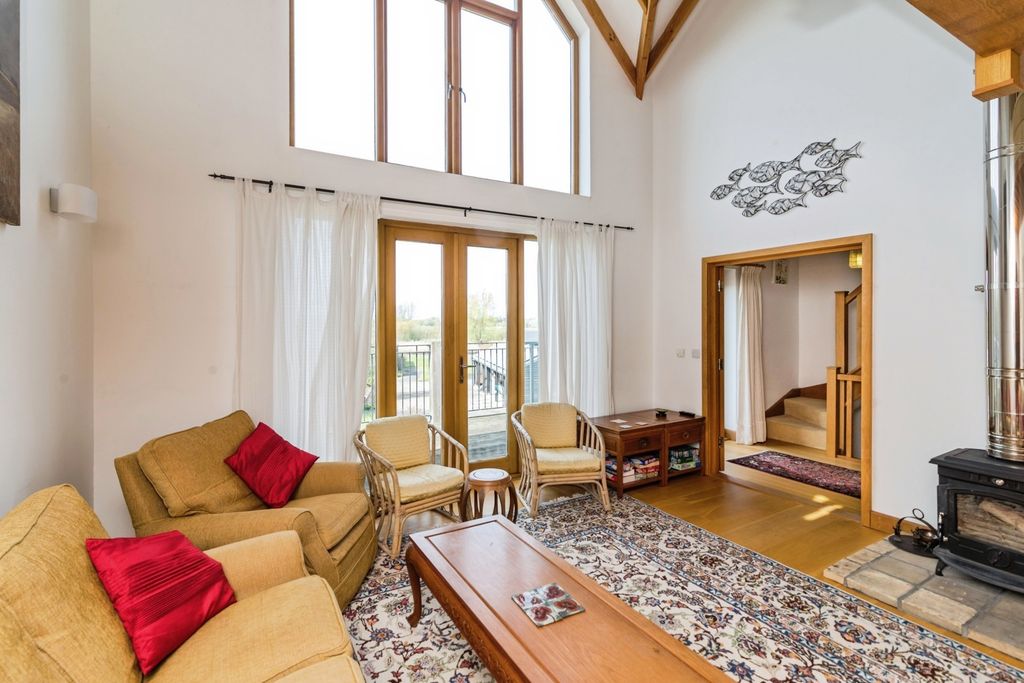 Property photo 3 of 37 Sitting Room