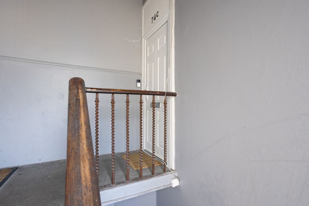 Property photo 2 of 30