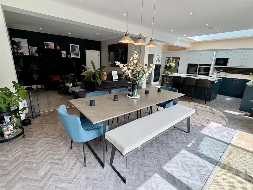 Property photo 2 of 23 Five.Jpg