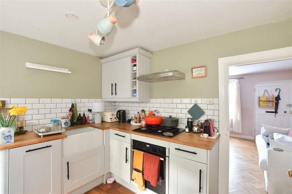 Property photo 1 of 10 Kitchen