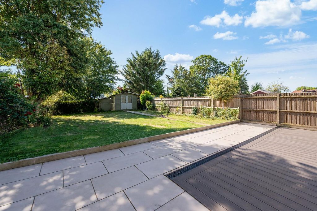 Property photo 3 of 21 Bradstock Road
