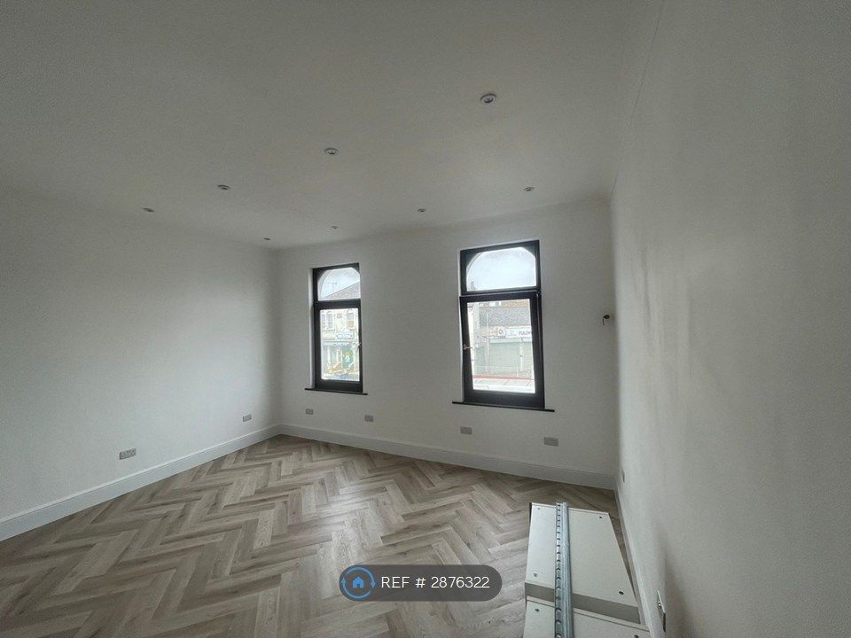 Property photo 1 of 7 Living Room