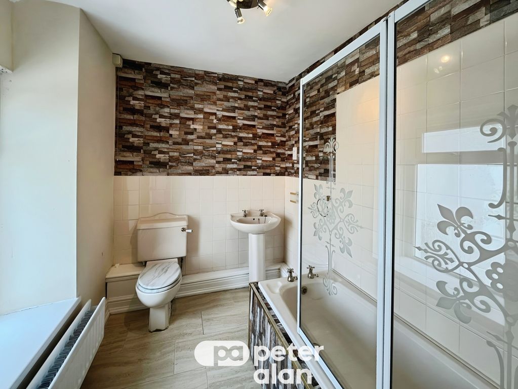 Property photo 3 of 13 Bathroom