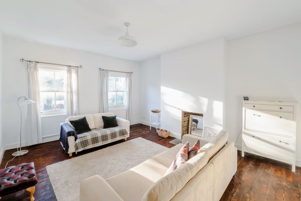 Property photo 2 of 10