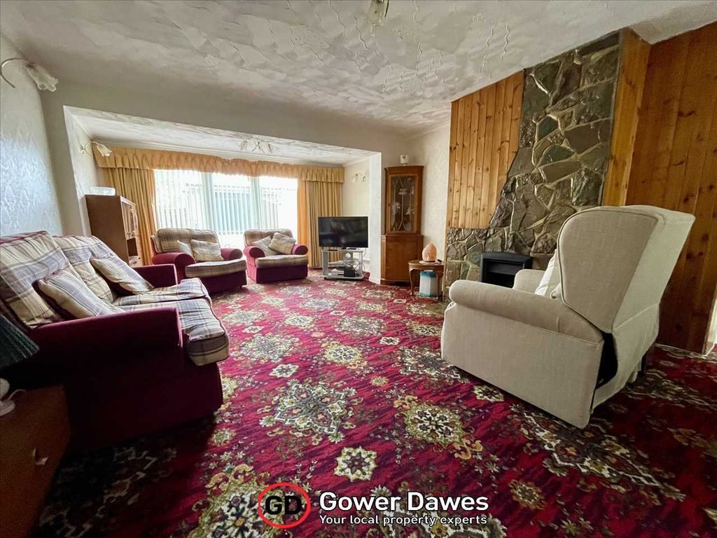 Property photo 3 of 16 Lounge