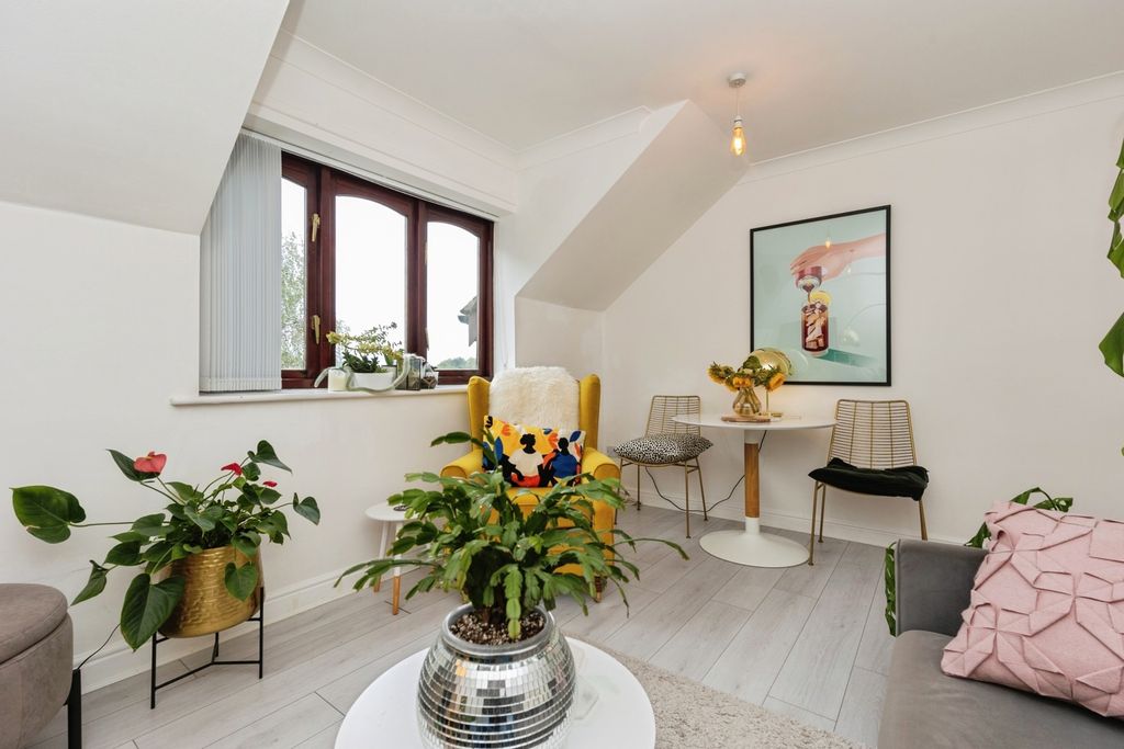 Property photo 3 of 20 Pbox-Img.Jpg