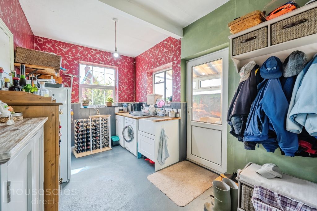 Property photo 2 of 28
