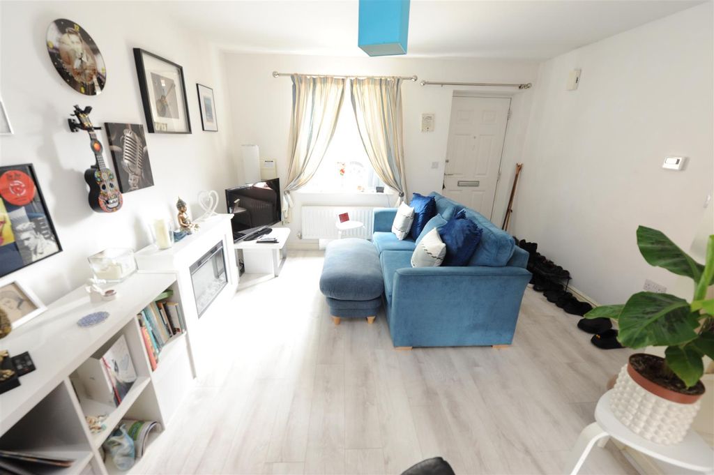 Property photo 2 of 18