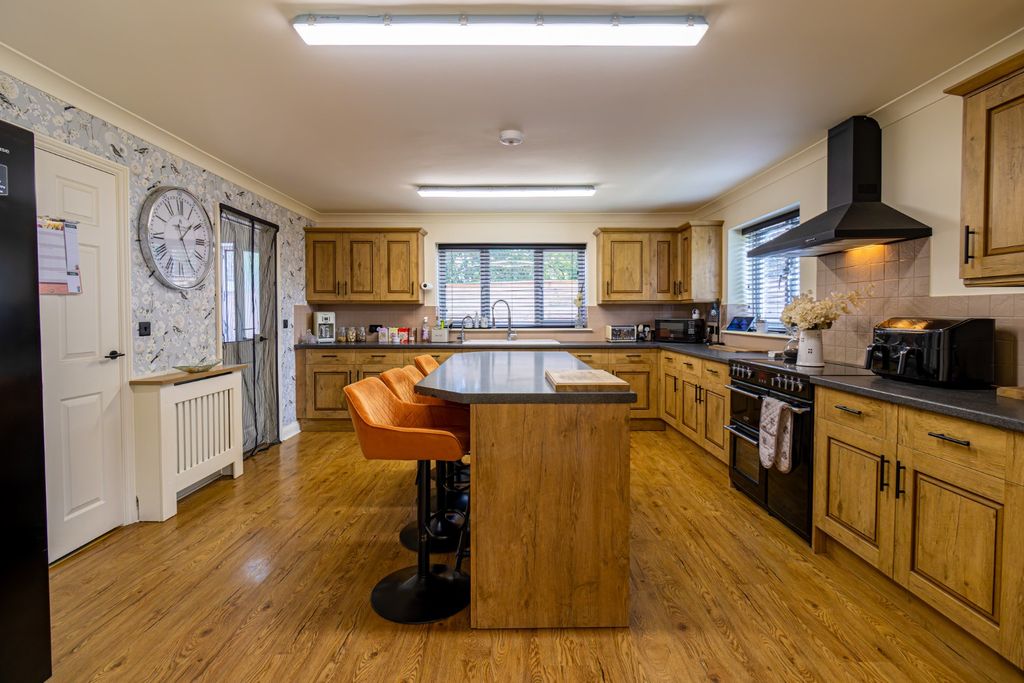 Property photo 3 of 43 4401787