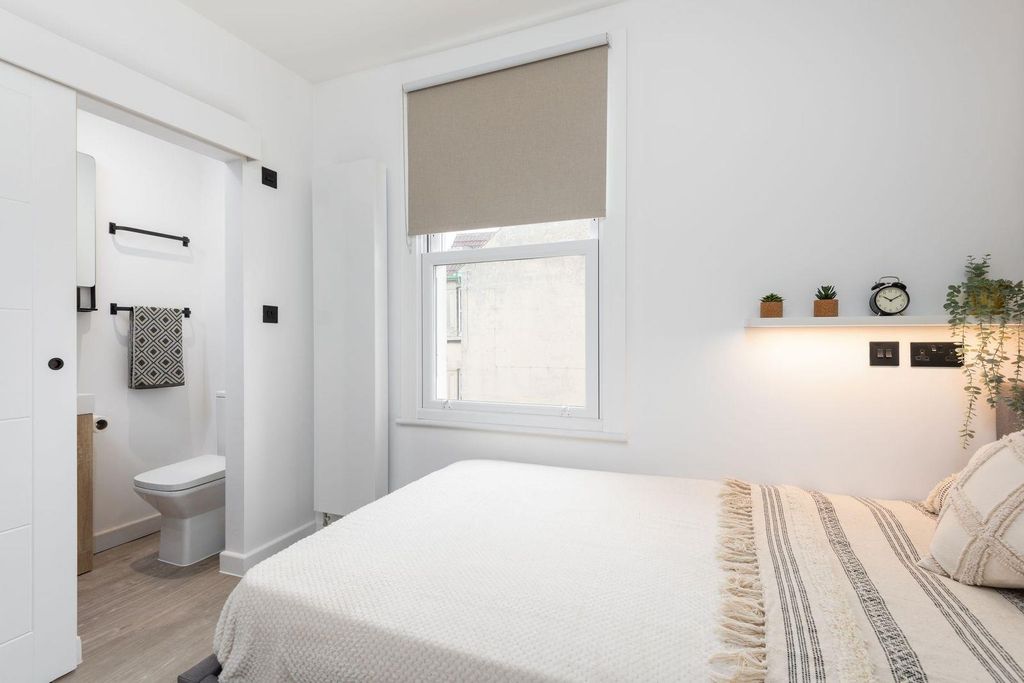 Property photo 3 of 15 Bedroom